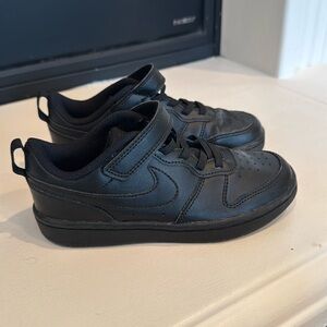 New without tag Nike Kids Court Borough All Day Play Black Sneaker